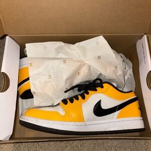 Jordan Women's Sneakers in Yellow and Black